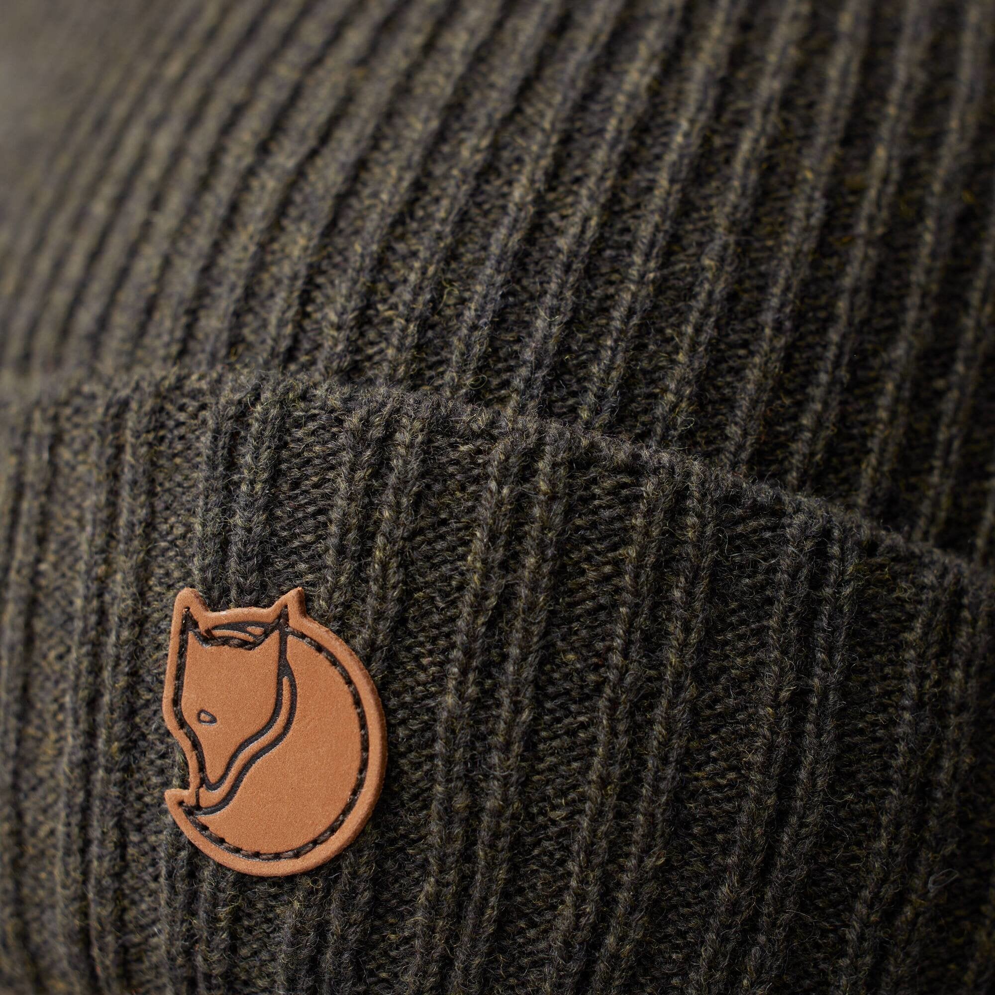 Fjällräven Sörmland Reversible Beanie, dark olive - Image 4